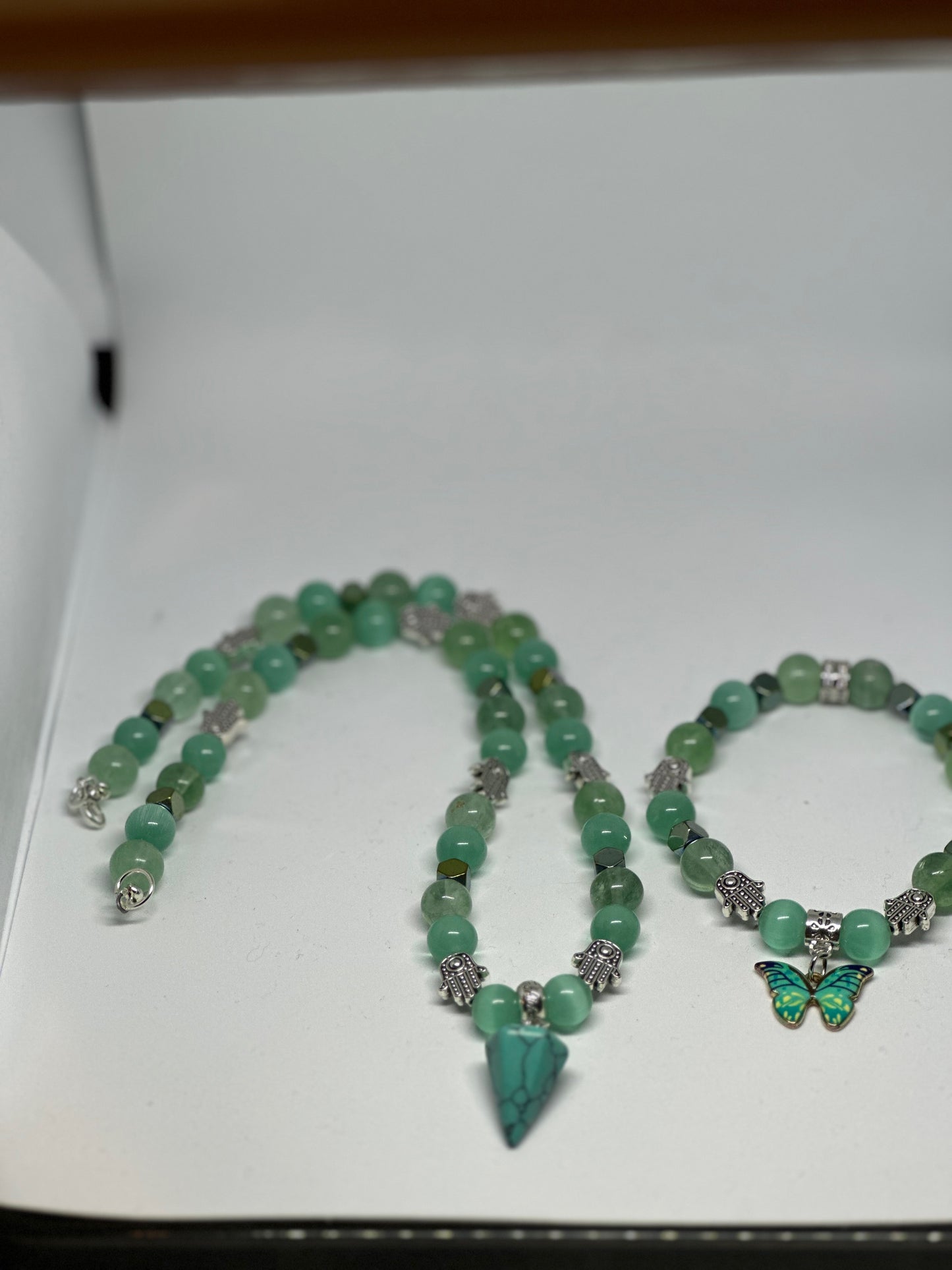 Necklace and bracelet set